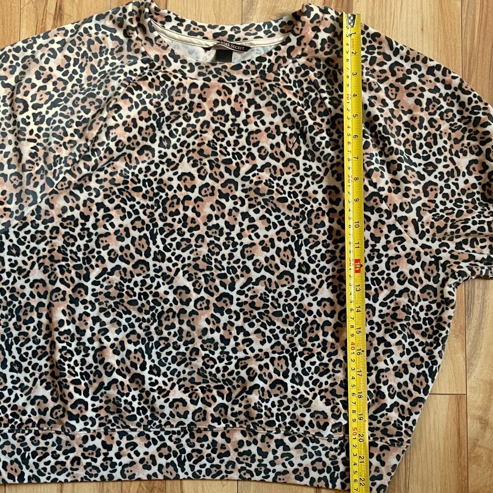 Victoria’s Secret Velour Sweatshirt Animal Print Pullover Sweater, Size Large - Picture 8 of 8